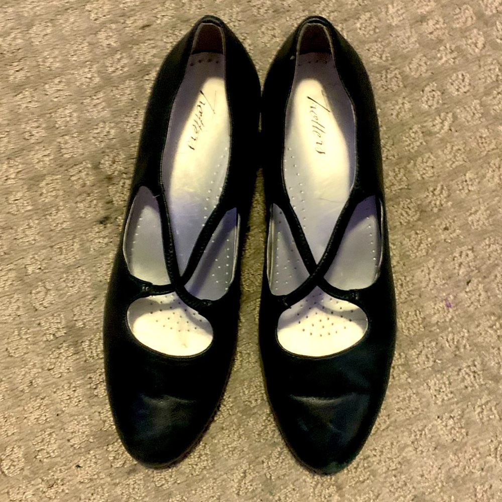 Black Trotter’s pump heels